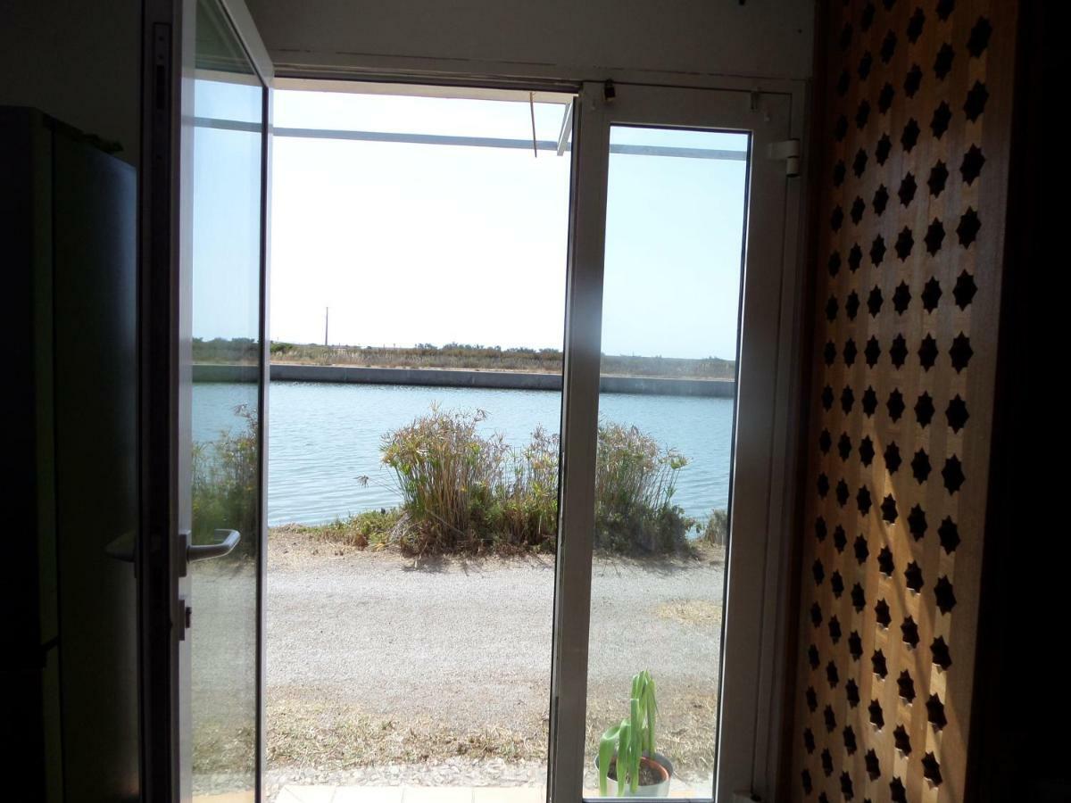 Cabanes Des Aresquiers Frontignan Bagian luar foto