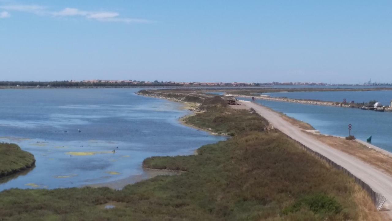 Cabanes Des Aresquiers Frontignan Bagian luar foto